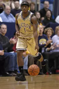 Men's Basketball Takes Streak To UIC On Saturday Image