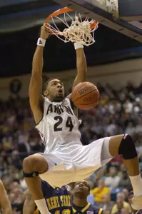 Men's Basketball Tops Austin Peay, 74-57 Image