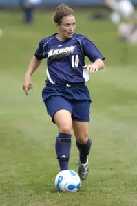 Women?s Soccer Tops AC Sparta Prague, 3-2 Image
