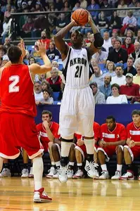 Men's Hoops Wins At Ohio, 80-77, Earns No. 3 Seed Image