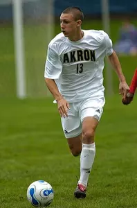 Men's Soccer Climbs National Polls After Big Weekend Image