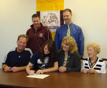 Volleyball Adds A Pair To 2009 Class Image
