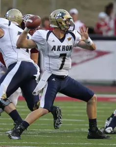 Football Downs Buffalo, 22-14, in Regular-Season Finale Image