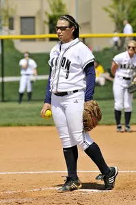 Softball Picks Up Split Against Bowling Green Image