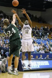 Late Threes Key Men's Basketball Win Over Bowling Green Image