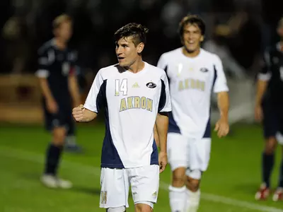Men's Soccer Topples FAU, Stays Perfect In MAC Play Image