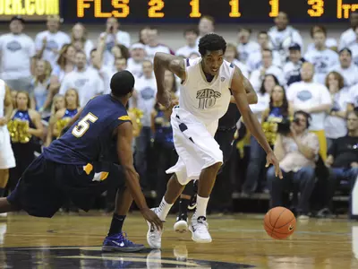 Men's Basketball Wraps Up Exhibition Play with 106-67 Win Over Malone Image