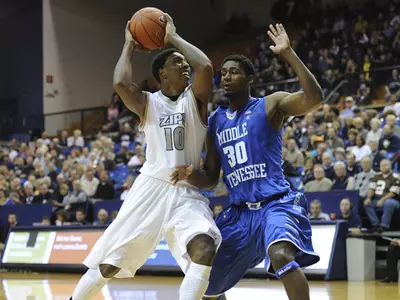Men's Basketball Faces Detroit on FOX Sports Detroit Today at Noon Image