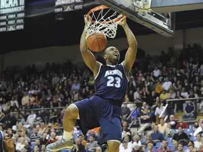 Men's Basketball Cruises to 77-47 Win Over Eastern Michigan Image