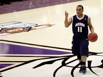 Men's Basketball Falls 76-74 to Northwestern in NIT First Round Image