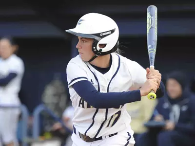 Softball Sweeps St. Francis (Pa.) 4-3 and 4-0 Image