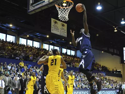 Men's Basketball Uses Big Second Half to Down Kent State 71-67 Image