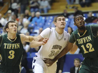 Men's Basketball Opens MAC Play with 65-43 Win Over Western Michigan Image