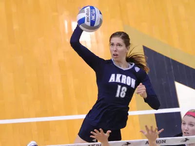 Volleyball gives Northern Illinois a scare, falls 3-1 Image