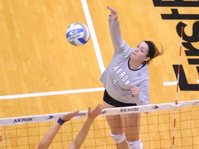 Volleyball falters in 3-1 loss to Central Michigan Image