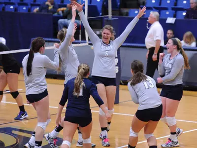 Volleyball stuns Buffalo with 3-2 victory at home Image