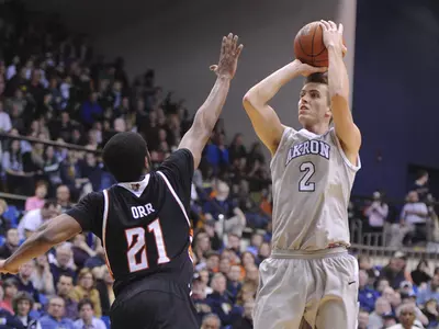 Men's Basketball Extends Winning Streak to 17 Games with 67-50 Win Over BGSU Image