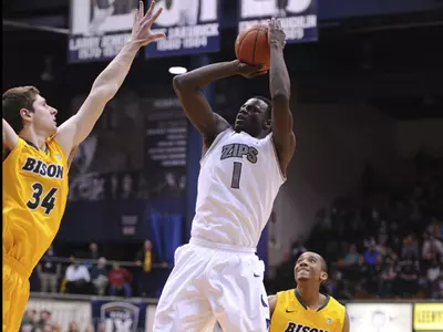Men's Basketball Wins 18th-Straight, Downs North Dakota State 68-53 Image
