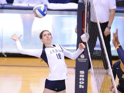 Late comeback falls short for Volleyball in 3-2 loss to Kent State Image