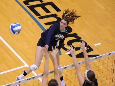Volleyball falls to Milwaukee in Akron Invitational finale, 3-1 Image