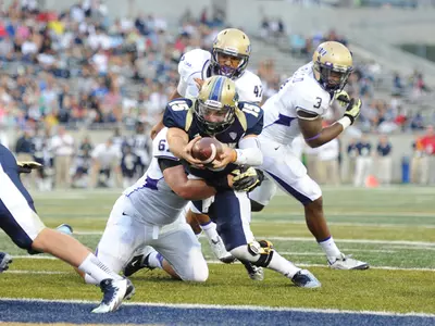 Football Pulls Off 35-33 Win Over James Madison in Home Opener Image