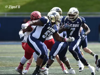 Football Extends Winning Streak, Downs Miami (Ohio), 29-19 Image