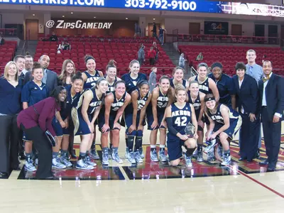 Akron improves to 6-0 with 90-74 victory over Siena Image