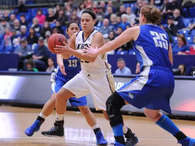 Women's Basketball keeps winning streak alive with 79-71 triumph at Buffalo Image