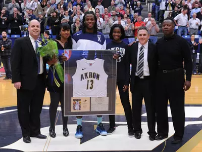 Men's Basketball Clips Neighborhood Rival Kent State 58-54 on Senior Night Image