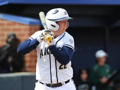 Softball picks up two more wins over Temple and Manhattan Image