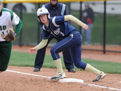Softball finishes perfect weekend with victories over Bucknell and Saint Peter's Image