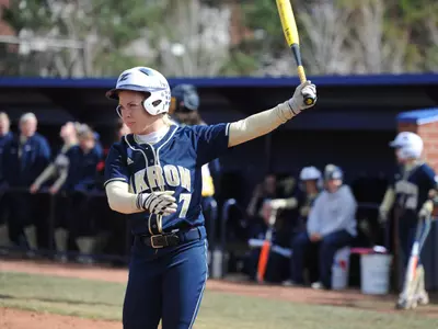 Softball splits non-league twinbill with Youngstown State Image