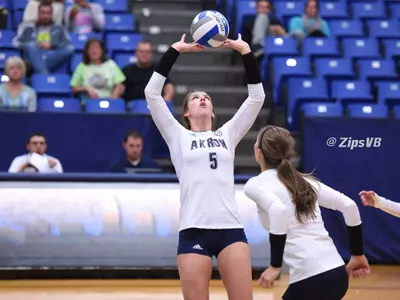 Volleyball edged by Princeton and American on Saturday Image