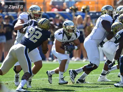 Football Brings Home 21-10 Road Win at Pittsburgh Image