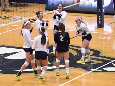 Volleyball shuts out Bowling Green for first MAC victory Image