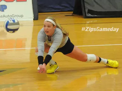 Volleyball defeats Bryant and Binghamton on day one of Akron Invitational Image