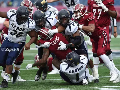 Zips Beat Massachusetts, 17-13 Image