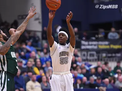 Men's Basketball Pulls Away in Second Half in 70-58 Win Over Ohio Image