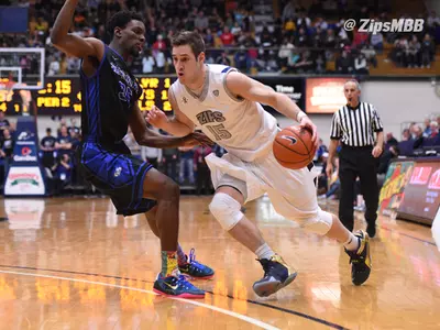 Men's Basketball Downs Buffalo, 75-72, to Take Share of MAC East Lead Image