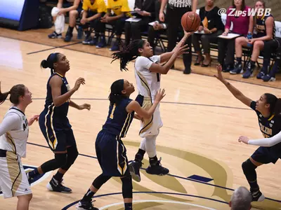 Akron Extends Winning Streak Downing Toledo, 81-71 Image