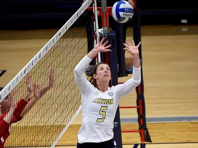 Volleyball Claims 3-2 Decision Over CMU for First MAC Victory Image