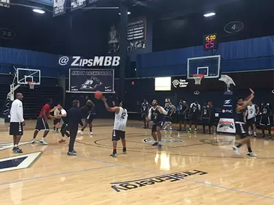 Zips' Hoops Starts Practice for Foreign Tour Image