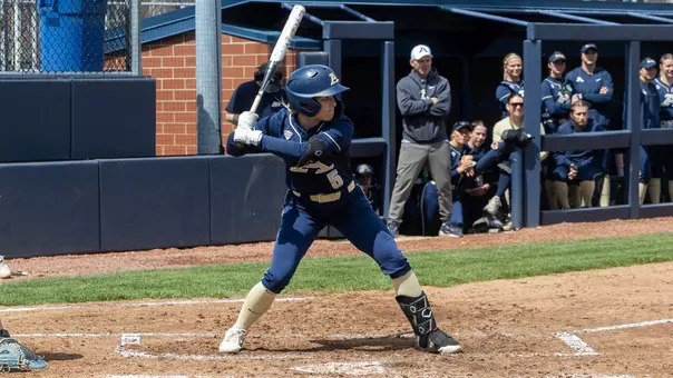 Action Photo of lily Sullivan hitting