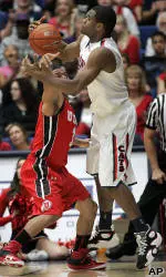 No. 3 Arizona Edges Utah, 60-57