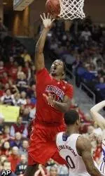 Wildcats Fall to Sixth-Ranked Kansas, 87-79