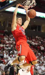 No. 9 Arizona Handles Texas Tech, 85-57