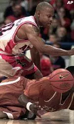No. 1 Wildcats Hold On To Beat No. 8 Longhorns