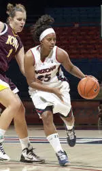 Wildcats Pounce on Iona, 79-32