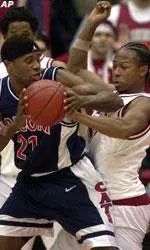 No. 9 Wildcats Hold Off Washington State 61-57