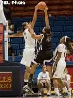 Women's Hoops Handles 'Lopes, 83-56
